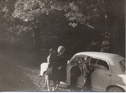 Photo  Voiture Mercédes Avec Famille Au Pays Basque En 1963 ,  Format 11/8 - Automobiles