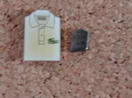 LOT DE 2 PINS TENNIS ROLAND GARROS POLO LACOSTE - Tennis