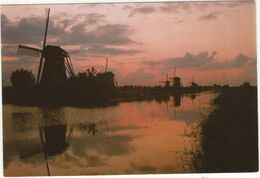 Kinderdijk - Poldermolens, Type Achtkante Rieten Grondzeiler , Bj. 1740 - Waterschap 'De Overwaard' - Kinderdijk