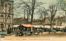 Roanne * Place De L'hôtel De Ville Un Jour De Marché * Foire - Roanne