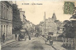 Delcampe - CPA Falaise La Rue D'Argentan - Falaise