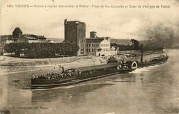 Vienne * Bateau à Vapeur Descendant Le Rhône * Place De Ste Colombe Et Tour Philippe De Valois - Vienne