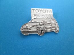 PIN'S   TOYOTA   KREDITBANK   YARIS - Toyota