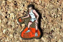 Pin's BASKET - CLP Mably (42) - Peint Cloisonné - Fabricant PUBLI CAD - Basketball