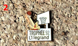 Pin's BASKET - Lucien LEGRAND Trophée 1992 - N°2 Bras Roulé - Verni époxy - Fabricant Inconnu - Basketball