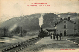 Laruns * Quai De La Gare * Train Locomotive * Ligne Chemin De Fer Pyrénées Atlantique - Laruns