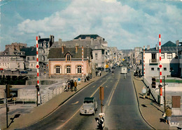 Cherbourg * Le Pont Tournant Et La Rue Du Val De Saire * Citroën 2CV - Cherbourg