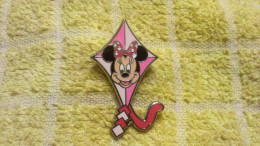 Disney Pin's  DLR Cast Lanyard Series 3 - Kite (Minnie) - Disney