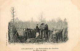 Chambord * La Fabrication Du Charbon * La Mise En Sacs * Charbonniers * Cpa Dos 1900 - Chambord