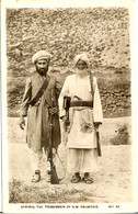 CARTE PHOTO AFRIDIS. THE TRIBESMEN OF N.W. FRONTIER  LES HOMMES SONT FORTEMENT ARMES - Pakistán