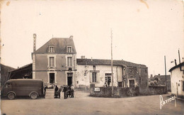 Saint Juire Champgillon         85         Place Centrale       (voir Scan) - Sonstige & Ohne Zuordnung