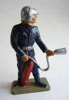 FIGURINE STARLUX SAPEUR POMPIER CAPORAL AVEC EXTINCTEUR SP10 1978 Nouveau Casque POMPIERS - Starlux