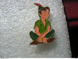 Pin's Peter Pan, Assis Les Jambes Croisées - Disney