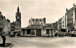 Douai * La Grand'place Et Le Beffroi * Le Café CRETIN * Autobus * Autos - Douai