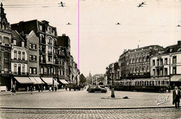 Roubaix * Place De La Gare , Au Loin L'hôtel De Ville * Tramway Tram * Autos - Roubaix