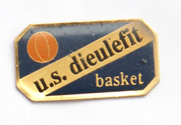 Pin's U.S. DIEULEFIT (26) - BASKET  - G2M Publicité - J681 - Basketball