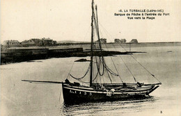 La Turballe * Barque De Pêche à L'entrée Du Port , Vue Vers La Plage - La Turballe