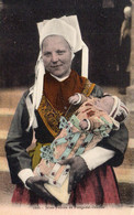 Plougastel-Daoulas Jeune Femme Et Son Bébé En Costume Traditionel Us Et Coutumes Folklore Coiffe - Plougastel-Daoulas