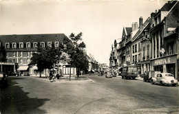 Abbeville * Place Du Pilori * Pharmacie * Automobile Voiture Ancienne - Abbeville