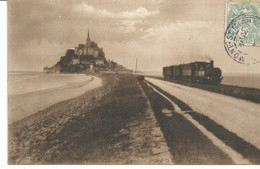MONT SAINT MICHEL. Vue Générale, Prise De La Digue. Tramway. - Le Mont Saint Michel