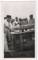 Photo Originale Prise Par 1 Légionnaire Légion Etrangère WWII Guerre Du Levant LIBAN SYRIE Jeu Bouteilles Vin - Guerre, Militaire