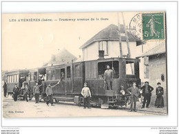 CPA 38 Les Avenieres La Gare Et Le Train Tramway Ligne De La Tour Du Pin Les Avenières - Les Avenières