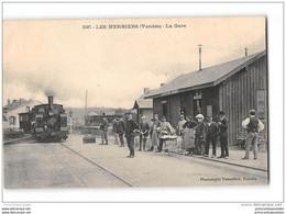 CPA 85 Les Herbiers La Gare Et Le Train Tramway Ligne De La Roche Sur Yon Les Herbiers - Les Herbiers