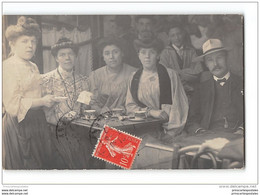 CPA Carte Photo à Situer Terrasse D'un Café Des Jeunes Femmes - Otros & Sin Clasificación