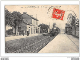 CPA 42 La Pacaudiere La Gare Et Le Train - La Pacaudiere