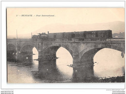 CPA 64 Hendaye Le Pont International Et Le Train - Hendaye