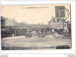 CPA 91 La Ferté Alais La Gare Et Le Train - La Ferte Alais