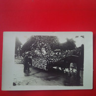 CARTE PHOTO CHATEAUDUN CAVALCADE 1931 CHAR A FLEUR - Chateaudun