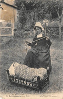 Divers. Auvergne. Cantal   15       Le Berceau Et Fileuse à La Quenouille  (Voir Scan) - Otros & Sin Clasificación