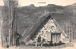 Non Localisé. Auvergne. Cantal       15    Habitation Dans La Montagne  M T I L 77    (Voir Scan) - Otros & Sin Clasificación