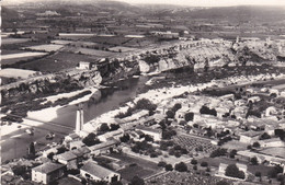 CPSM 9X14 . ST MARTIN D'ARDECHE (979 H ) Vue Générale Aérienne . Au Fond, à Droite, AIGUEZE - Sonstige & Ohne Zuordnung