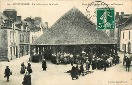 Questembert * La Halle Un Jour De Marché * Foire - Questembert