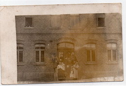 DC1144 - Echtfoto-Karte, Ingolstadt (offenbar Bei Tante Emma) - Familie Vor Wohnhaus, Privatfoto - Ingolstadt
