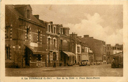 La Turballe * Rue De La Criée Et Place St Pierre * Automobile Voiture Ancienne - La Turballe