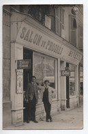 BOUGIE / BEJAIA ? - CARTE PHOTO DEVANTURE DE MAGASIN COIFFEUR SALON DU PROGRES / BUVETTE PARISIENNE - LIEU A CONFIRMER - Bejaia (Bougie)