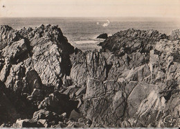 Rochers De La Grande Côte. CPM Dentelée - Batz-sur-Mer (Bourg De B.)