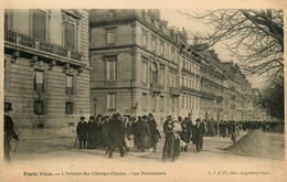 Paris Vécu * N°28 * Avenue Des Champs élysées * Les Promeneurs - Lotes Y Colecciones
