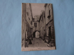 A Vendre Carte  D' AMIENS. Rue Devalle Et L'ancien Hôtel De Ville   Petit Prix - Amiens
