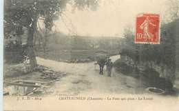 CHATEAUNEUF - Le Font Qui Pisse, Le Lavoir. - Chateauneuf Sur Charente