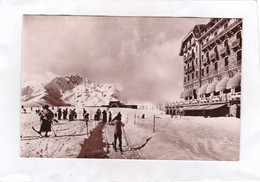 CPSM.  14 X 9  - SUPERBAGNERES  -  Devant  L'Hôtel - Superbagneres