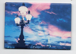 MAGNET  8 X 5.5 CM    -    ECLAIRAGE DE LA TOUR EIFFEL - Tourism