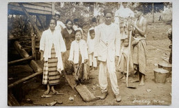 Delcampe - Malaysia 41 Malay Man Children Women - Malaysia