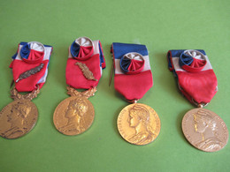 4 Médailles Du Travail/ RF/ Avec Rosettes /dont 2 Avec Palmes/Cochin/Charbonnier/1962-1976-1984-1985    MED387 - Francia