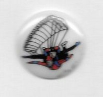 Pin's  Porcelaine  Limoges  THOSCA, Sport  Parachutisme  Saut  En  Duo - Paracadutismo