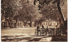 6326 - Var -  SALERNES  :  Cours Bouge Théodore  ,  Les Terrasses De Cafés  En 1923 - Salernes