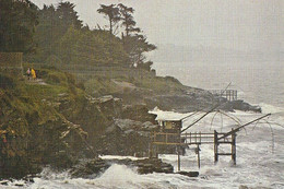 PORNIC. - La Corniche Un Jour De Tempête. CPM Toilée - Pornic